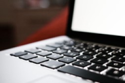 消息称苹果 2020 年新款 iPhone SE2 将于明日推出,最高支持 256GB